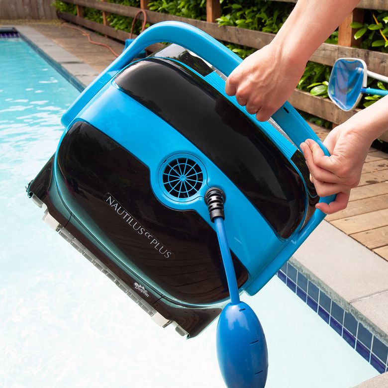 Dolphin pool cleaner